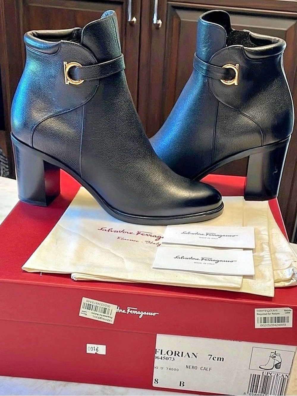 Salvatore Ferragamo Gancini Ankle Boot Black US 8 B
